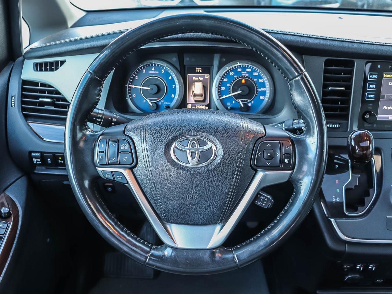 2017 Toyota Sienna XLE Photo