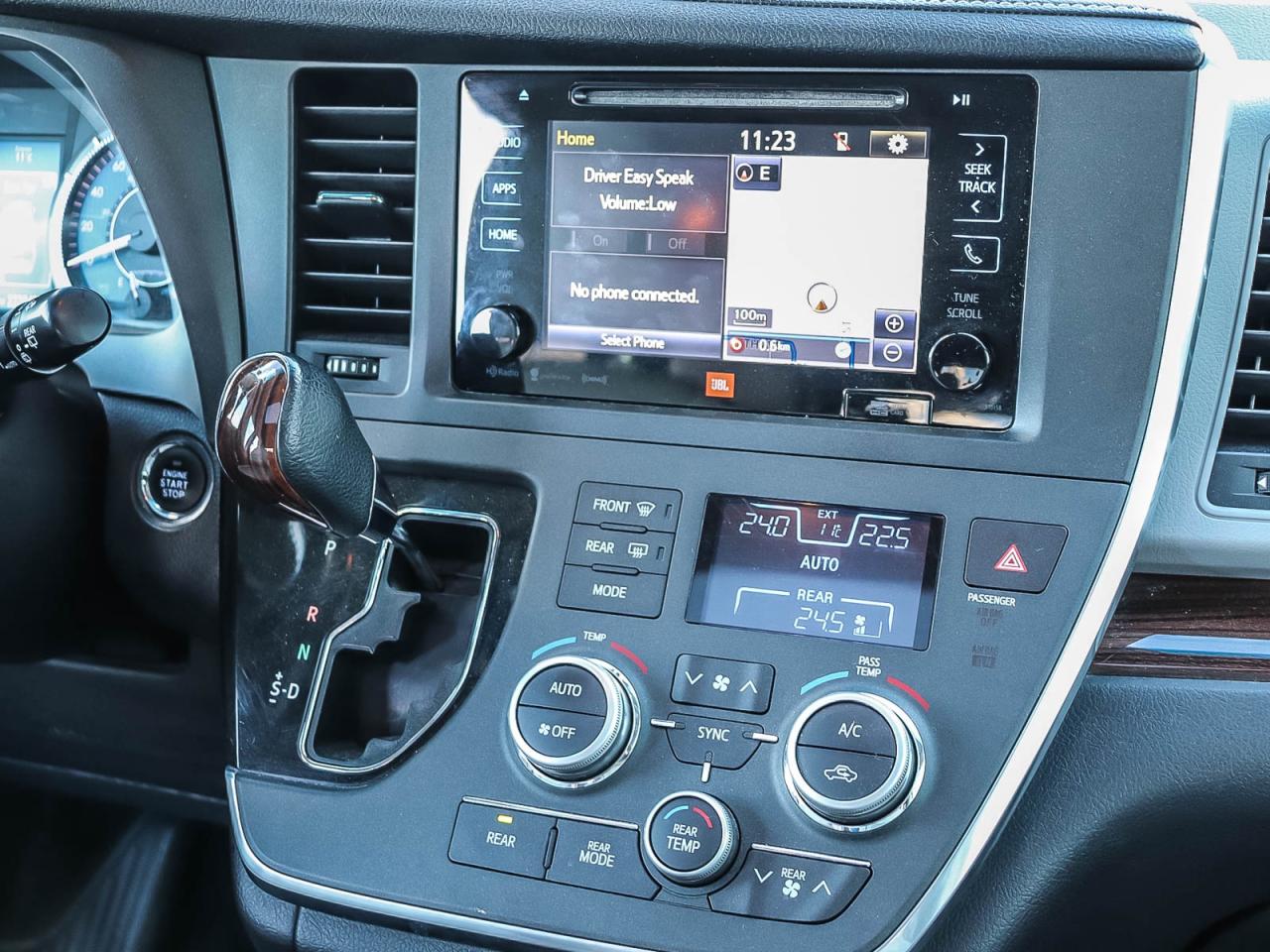 2017 Toyota Sienna XLE Photo