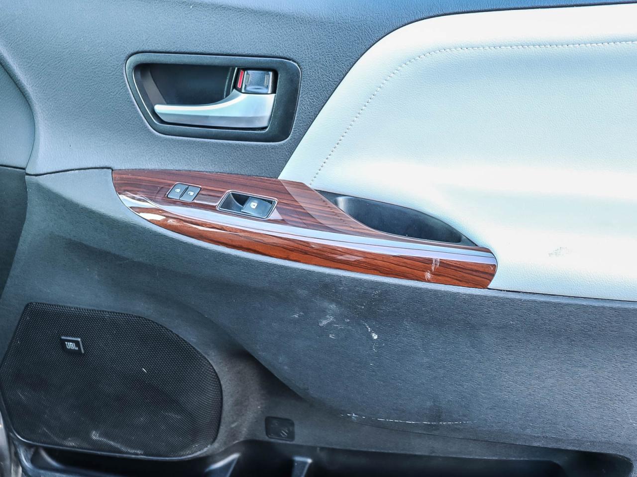 2017 Toyota Sienna XLE Photo