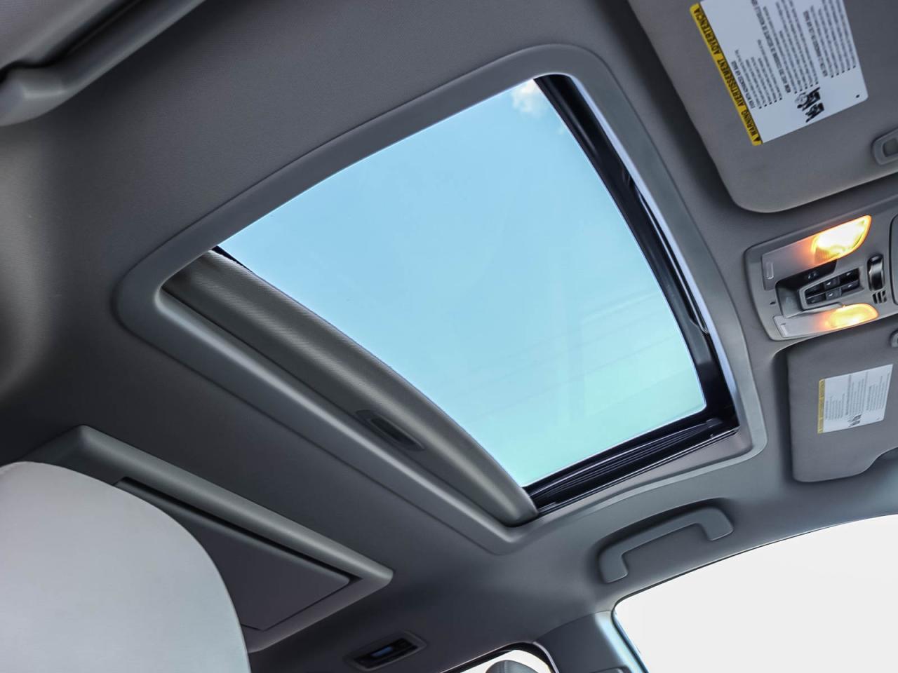 2017 Toyota Sienna XLE Photo