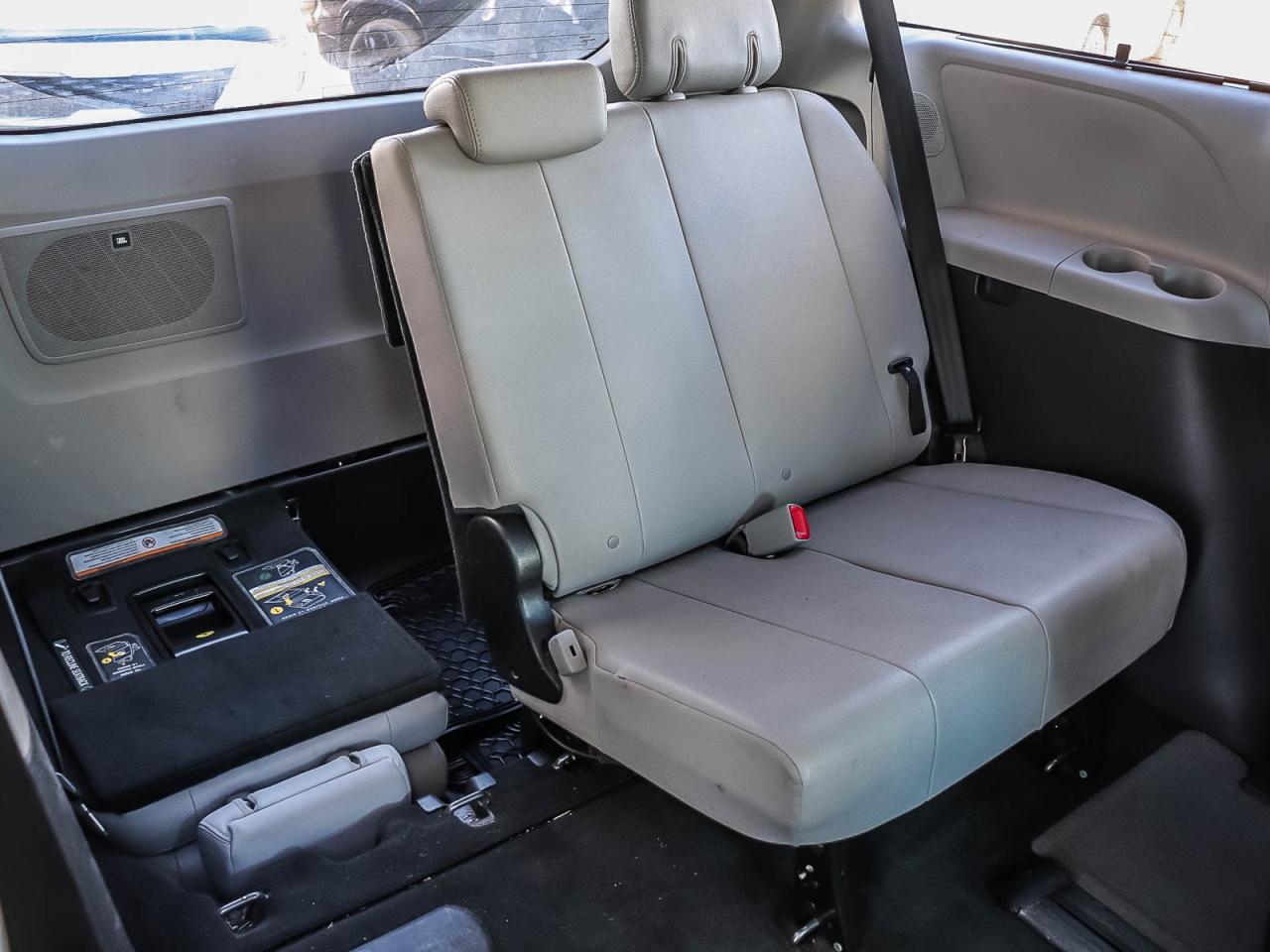 2017 Toyota Sienna XLE Photo