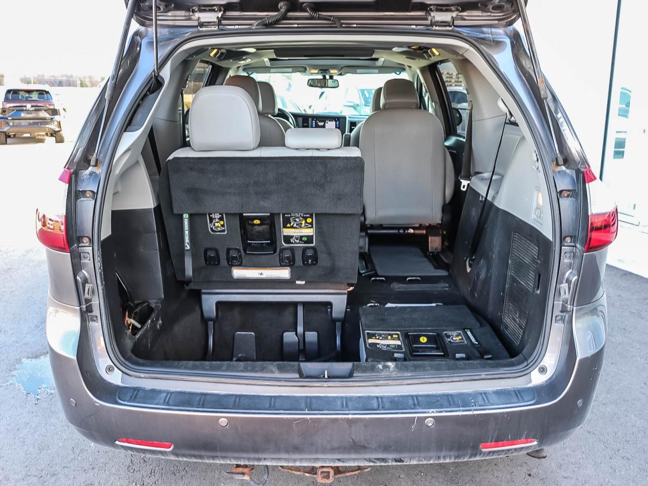 2017 Toyota Sienna XLE Photo