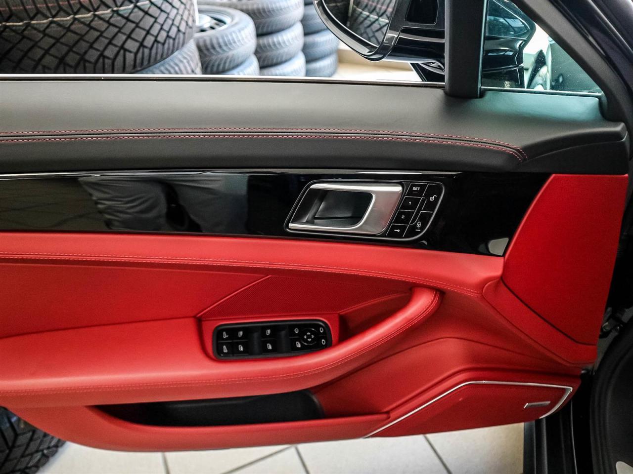 2018 Porsche Panamera Turbo Photo4