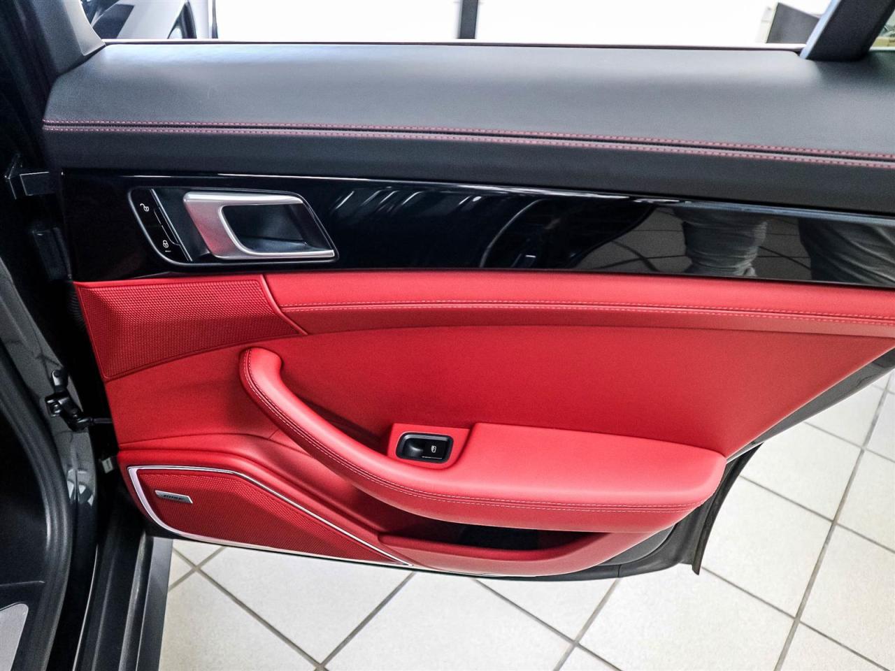 2018 Porsche Panamera Turbo Photo