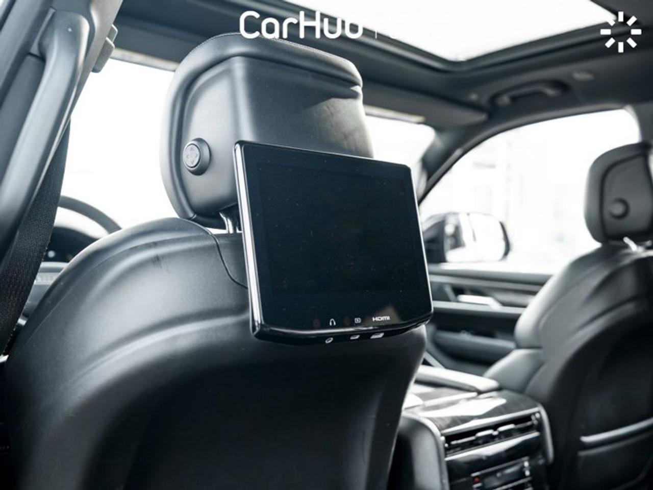 2022 Jeep Wagoneer Series II RearSeat Entertainment Group passenger interactive display Photo