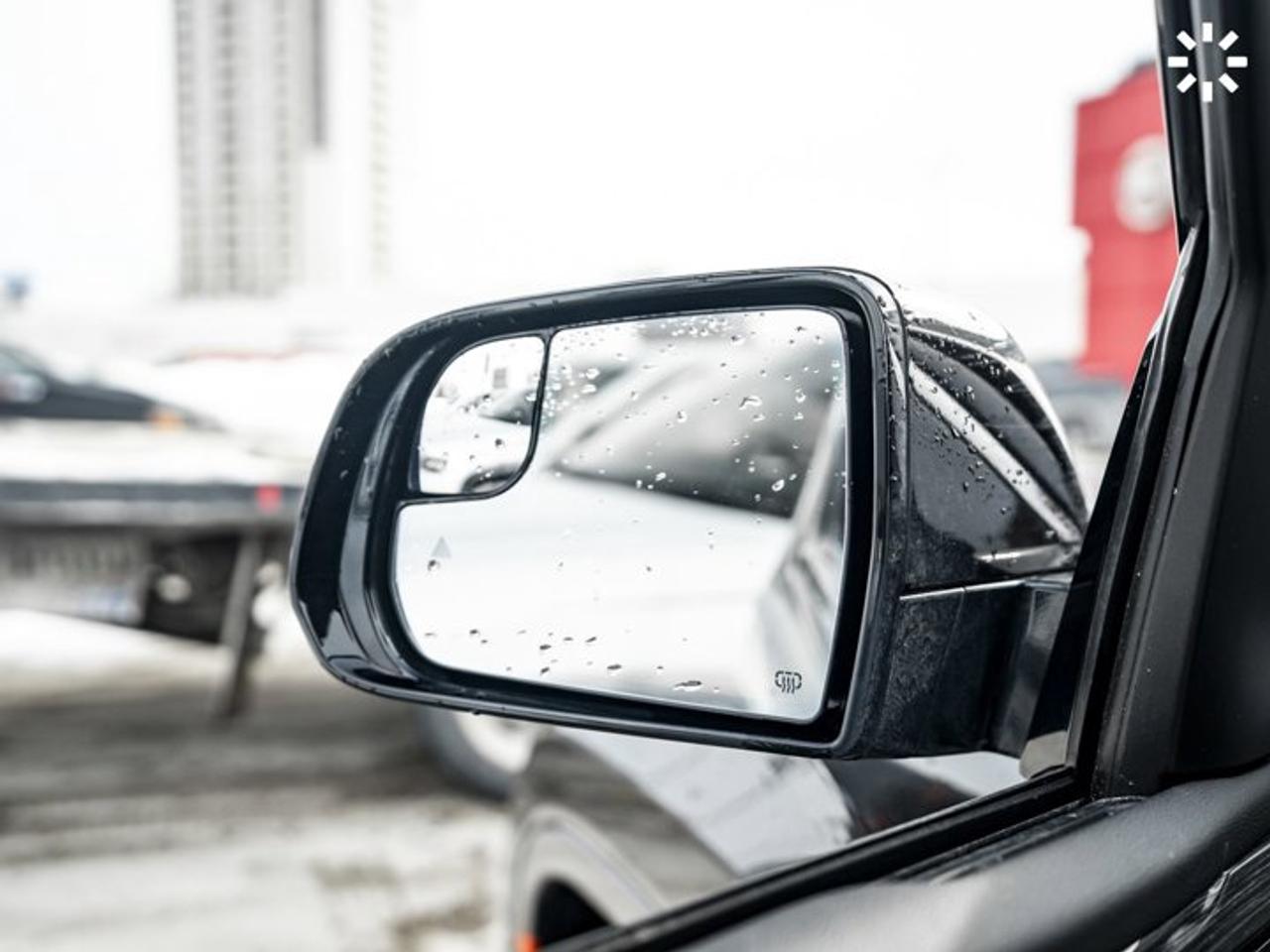 2022 Jeep Wagoneer Series II RearSeat Entertainment Group passenger interactive display Photo