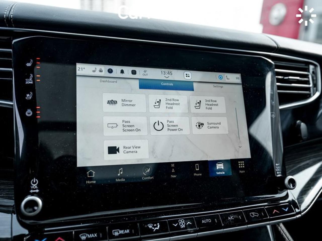 2022 Jeep Wagoneer Series II RearSeat Entertainment Group passenger interactive display Photo