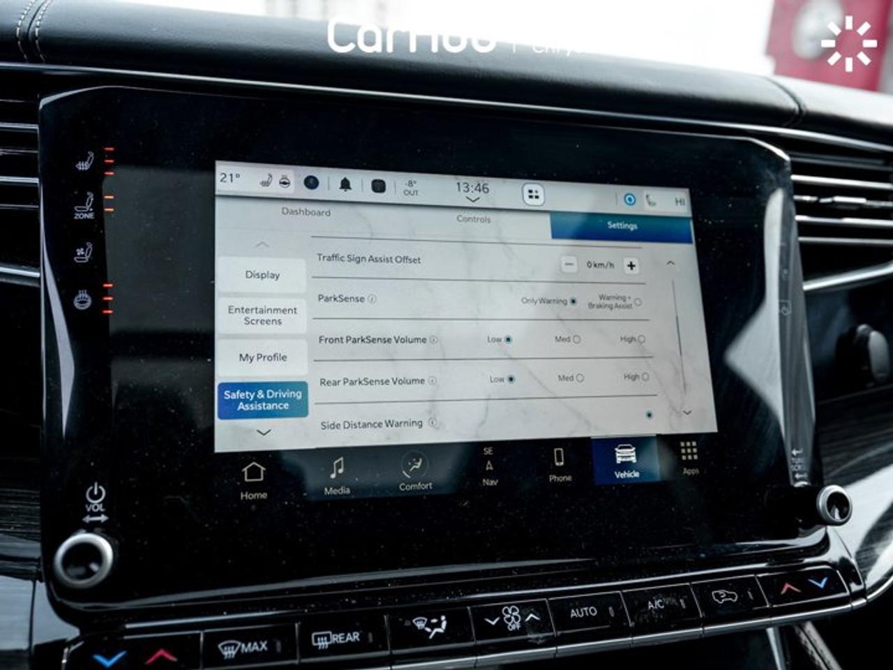 2022 Jeep Wagoneer Series II RearSeat Entertainment Group passenger interactive display Photo