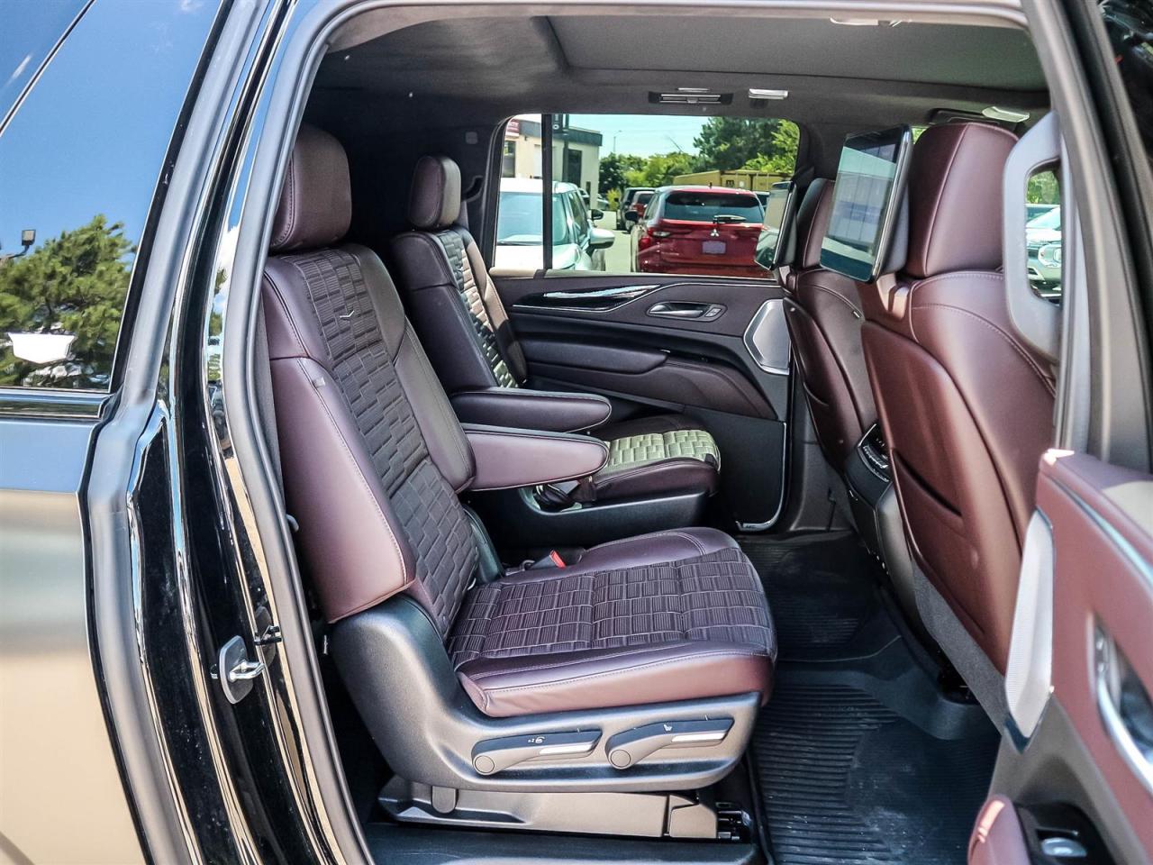 2021 Cadillac Escalade ESV Sport Platinum Photo