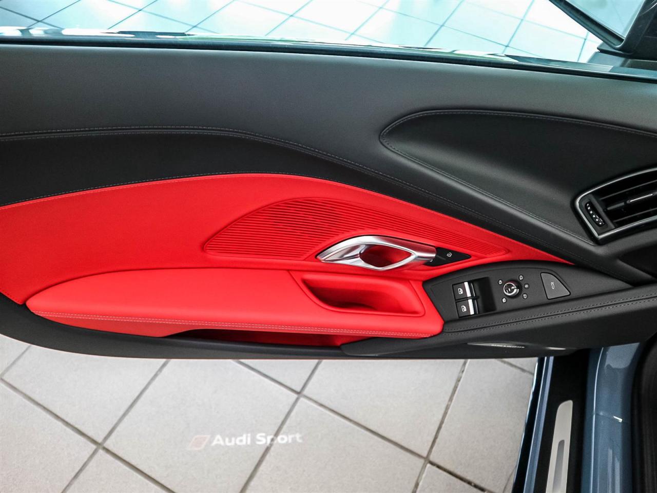 2023 Audi R8 Spyder 5.2 V10 Performance RWD 7 sp S tronic Photo