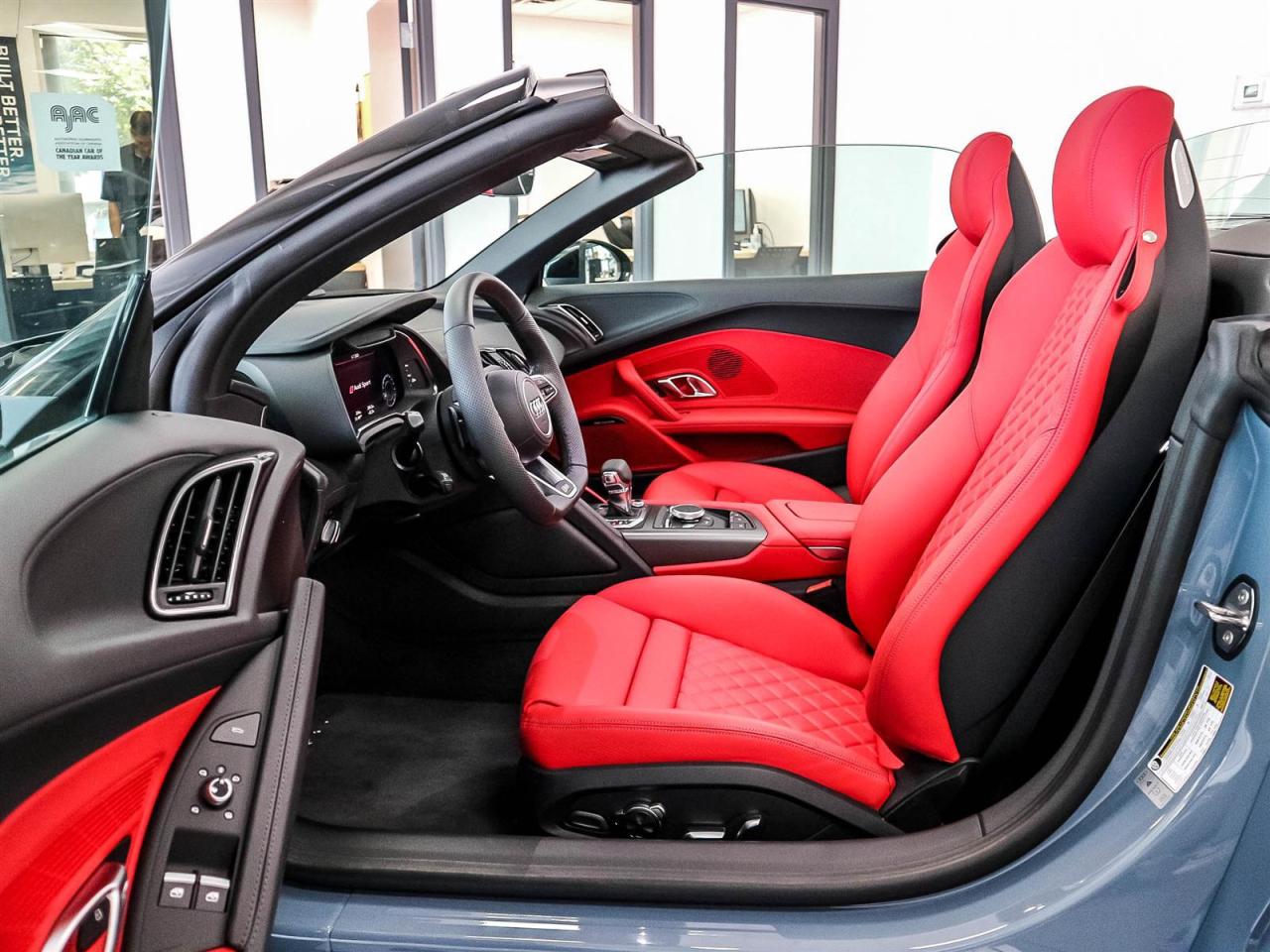 2023 Audi R8 Spyder 5.2 V10 Performance RWD 7 sp S tronic Photo