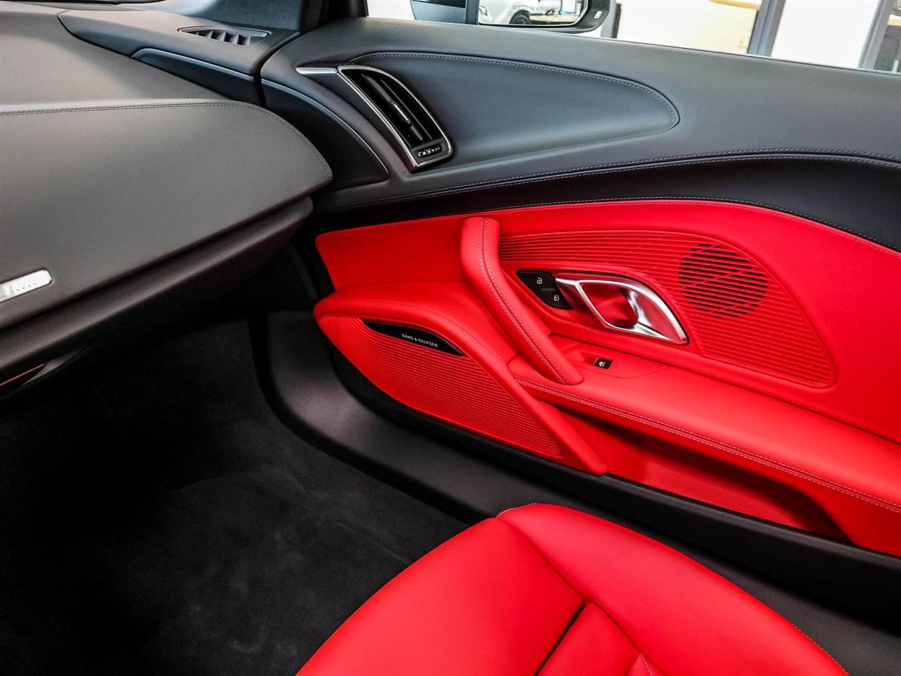 2023 Audi R8 Spyder 5.2 V10 Performance RWD 7 sp S tronic Photo