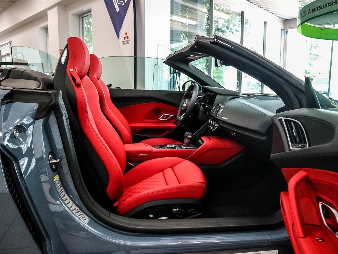 2023 Audi R8 Spyder 5.2 V10 Performance RWD 7 sp S tronic Photo
