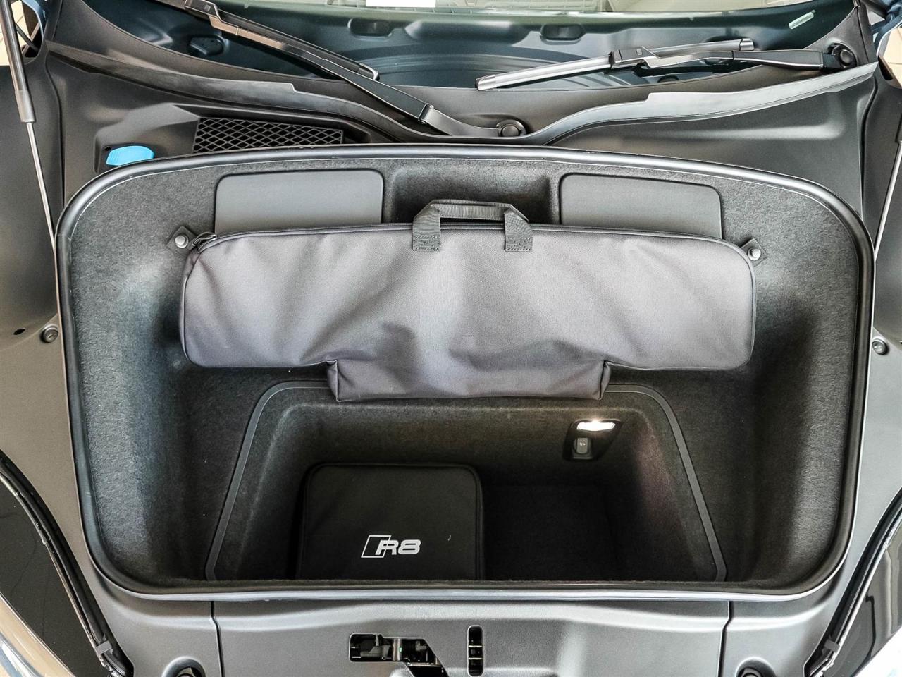 2023 Audi R8 Spyder 5.2 V10 Performance RWD 7 sp S tronic Photo