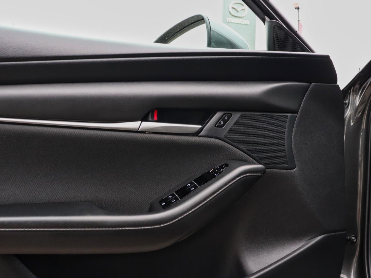 2023 Mazda MAZDA3 GS Photo