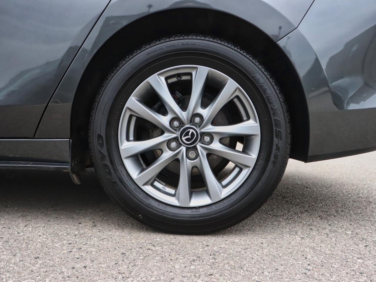 2023 Mazda MAZDA3 GS Photo