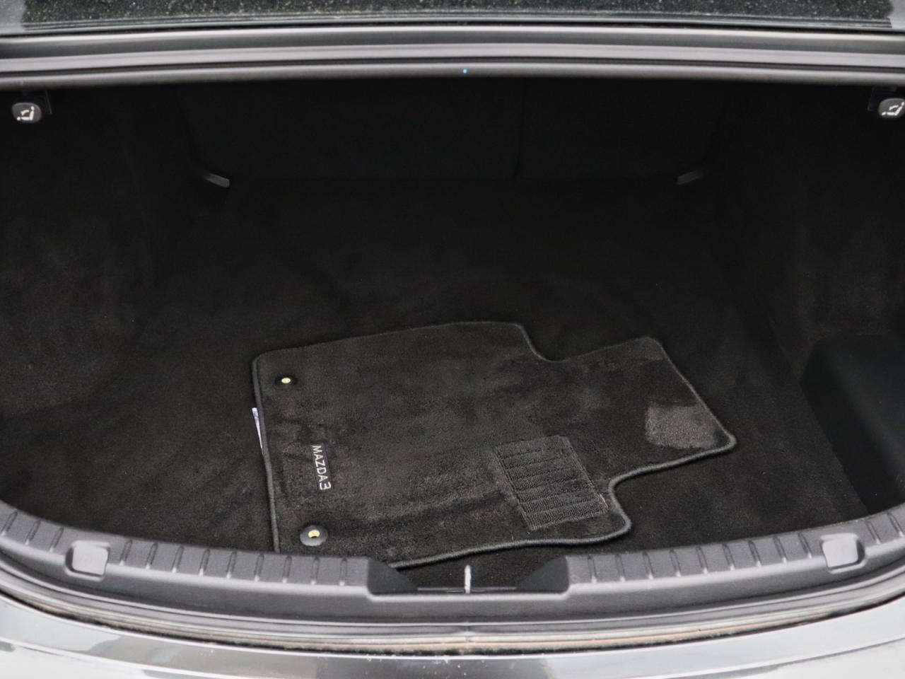 2023 Mazda MAZDA3 GS Photo