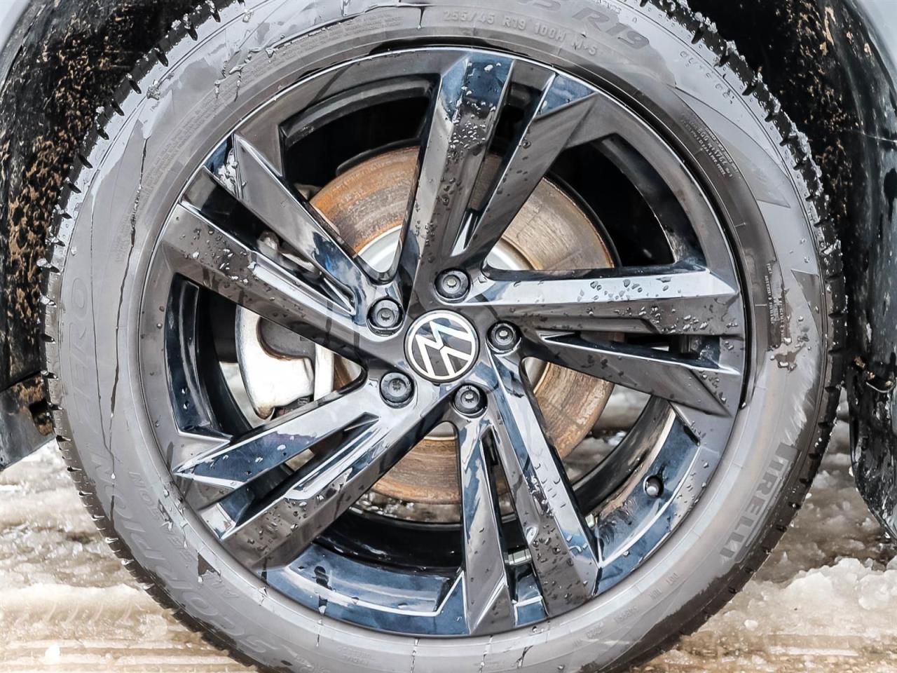 2024 Volkswagen Tiguan Comfortline R-Line Black Edition Photo