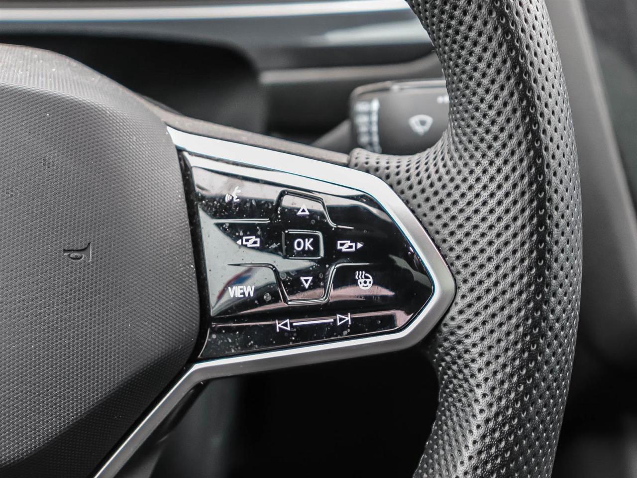 2024 Volkswagen Tiguan Comfortline R-Line Black Edition Photo