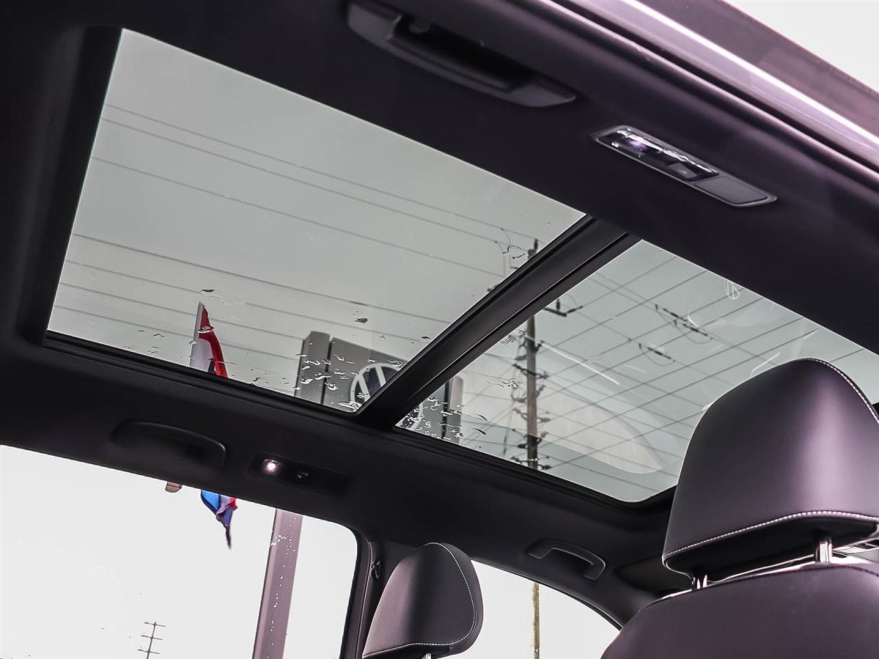 2024 Volkswagen Tiguan Comfortline R-Line Black Edition Photo