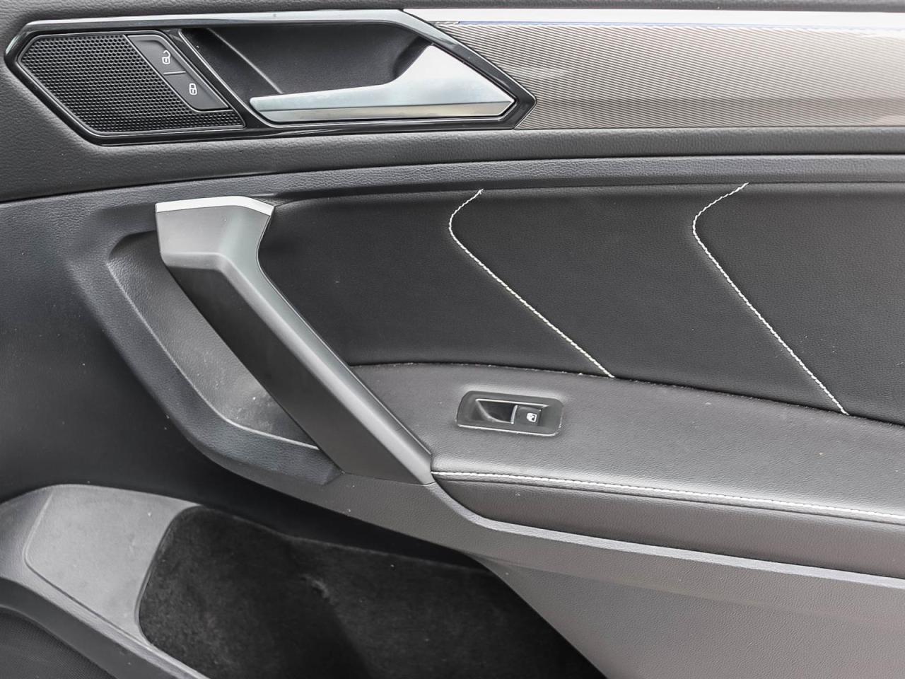 2024 Volkswagen Tiguan Comfortline R-Line Black Edition Photo