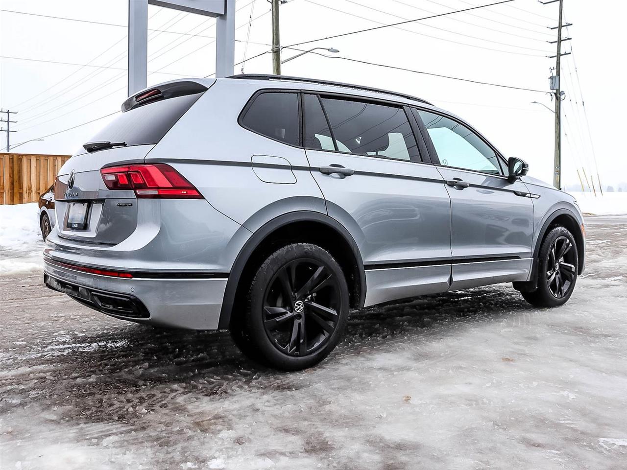 2024 Volkswagen Tiguan Comfortline R-Line Black Edition Photo2