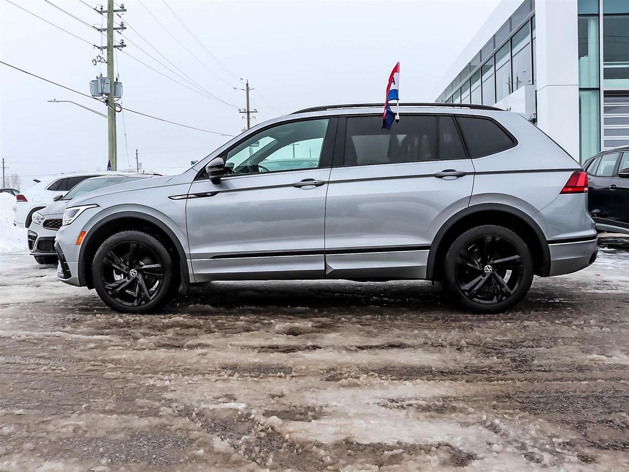 2024 Volkswagen Tiguan Comfortline R-Line Black Edition Photo4