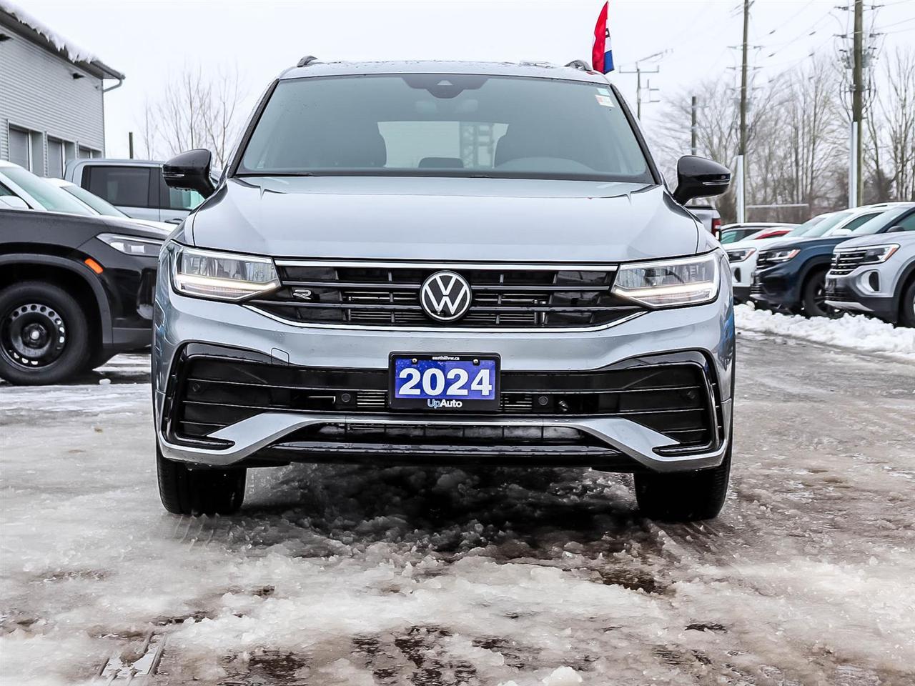 2024 Volkswagen Tiguan Comfortline R-Line Black Edition Photo5