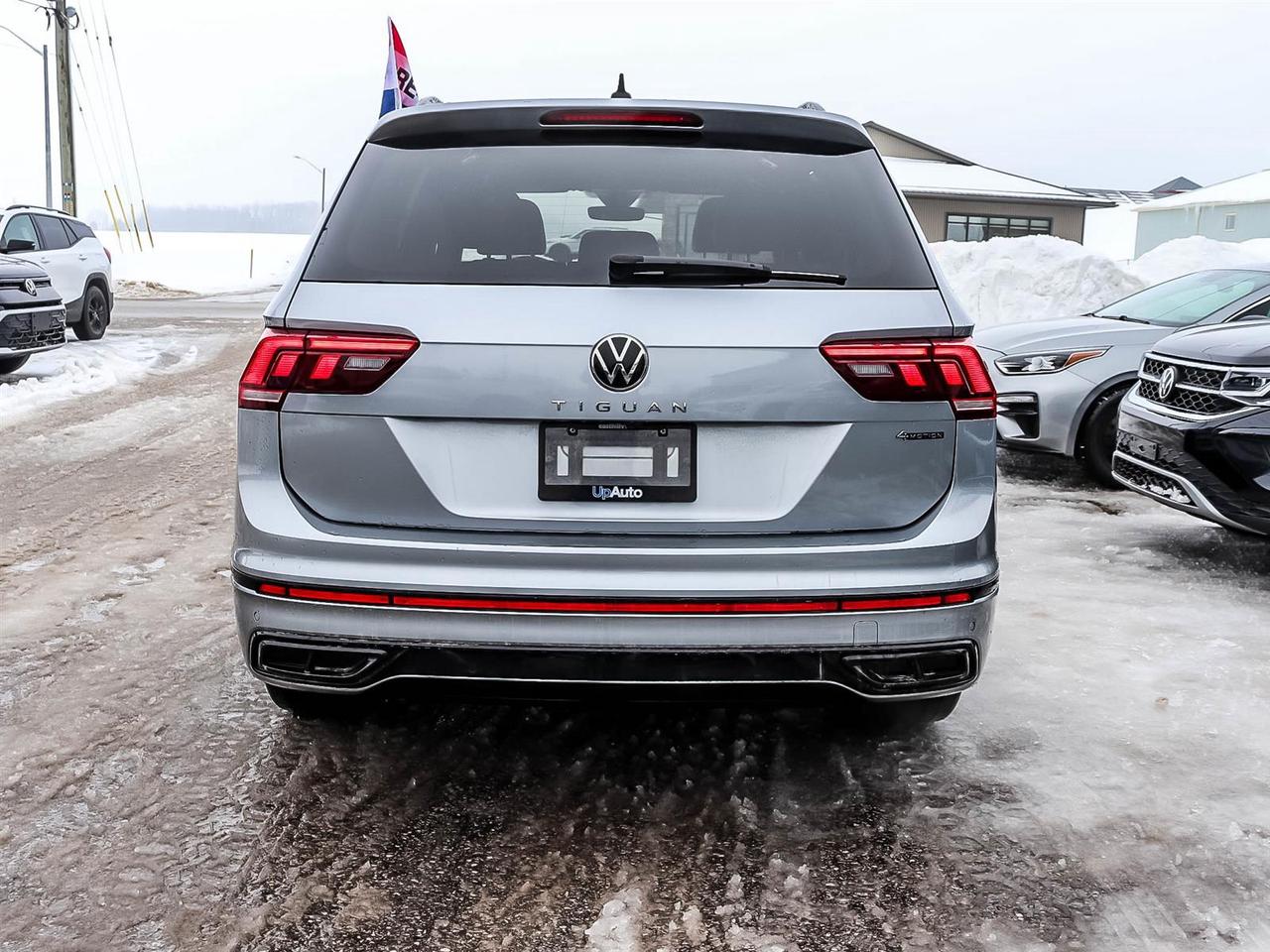 2024 Volkswagen Tiguan Comfortline R-Line Black Edition Photo3