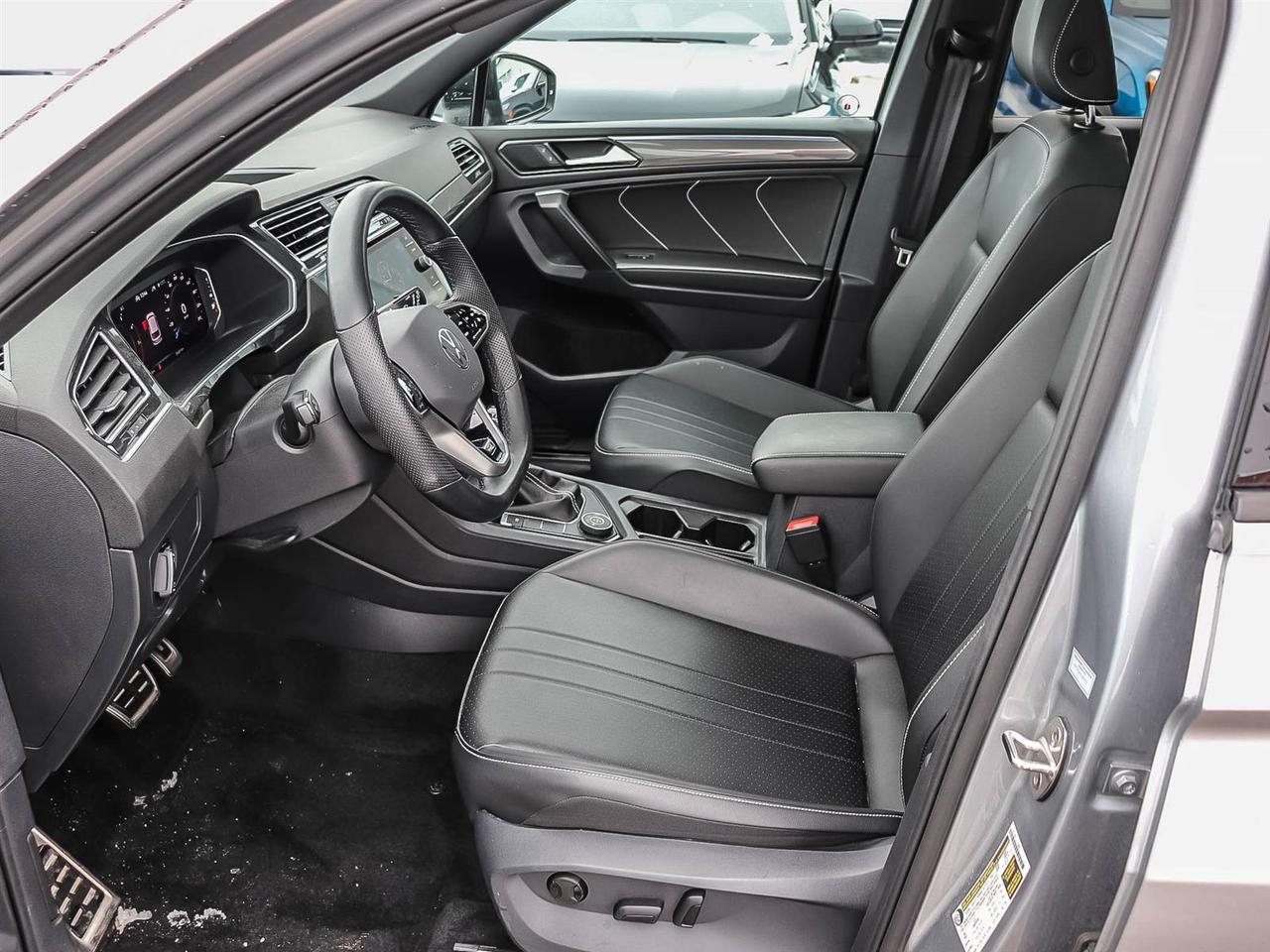 2024 Volkswagen Tiguan Comfortline R-Line Black Edition Photo