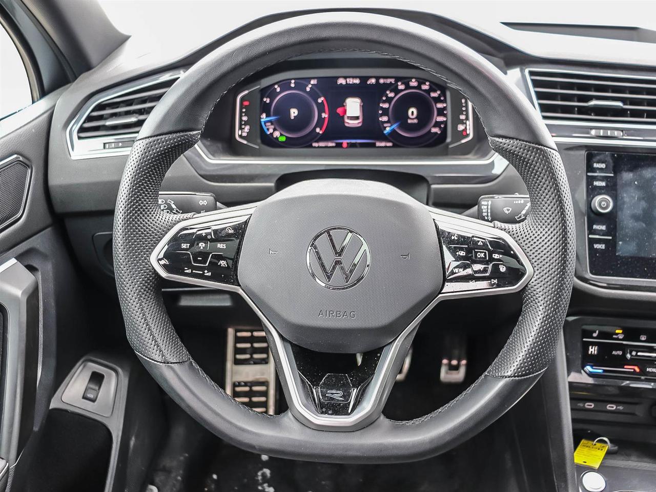 2024 Volkswagen Tiguan Comfortline R-Line Black Edition Photo
