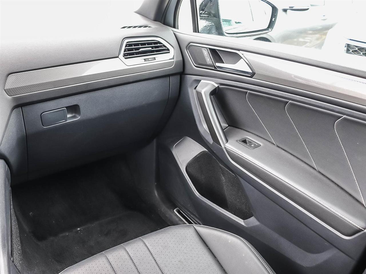 2024 Volkswagen Tiguan Comfortline R-Line Black Edition Photo