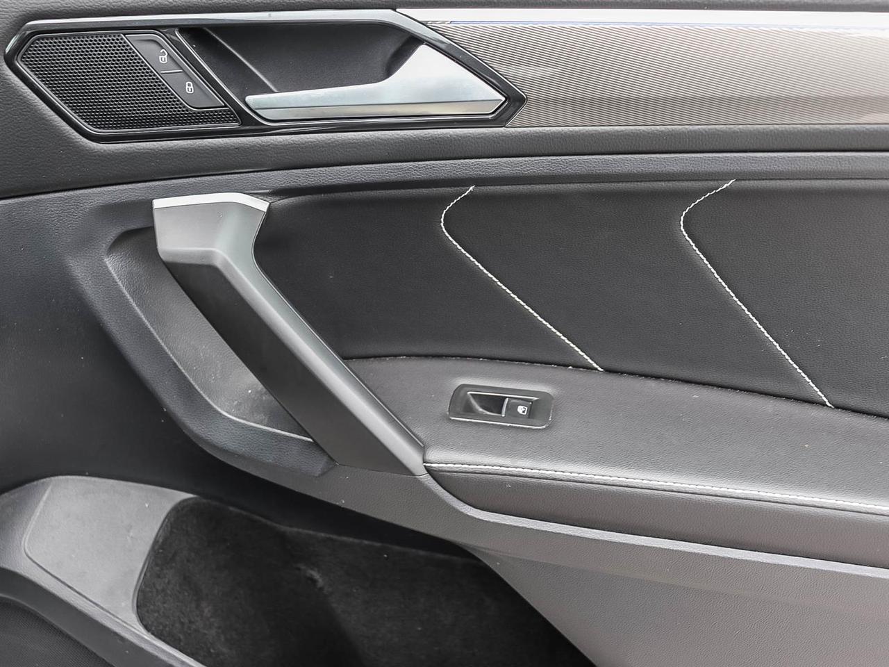 2024 Volkswagen Tiguan Comfortline R-Line Black Edition Photo