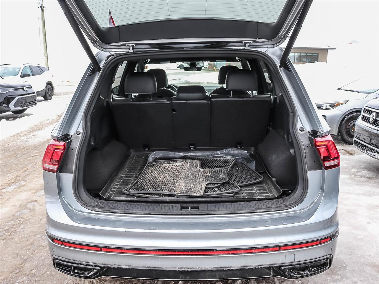 2024 Volkswagen Tiguan Comfortline R-Line Black Edition Photo