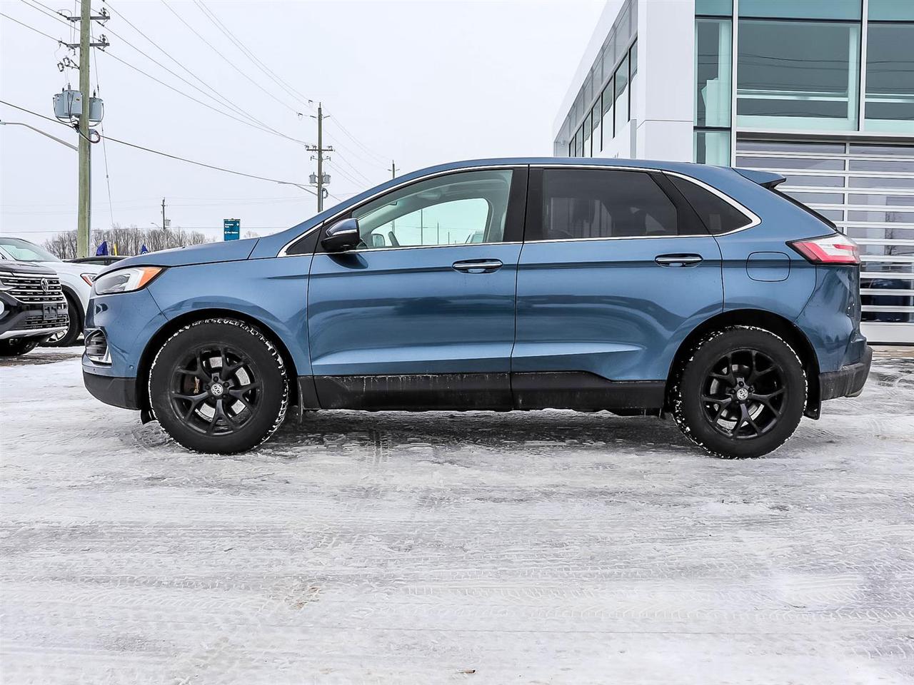 2019 Ford Edge Titanium Photo3