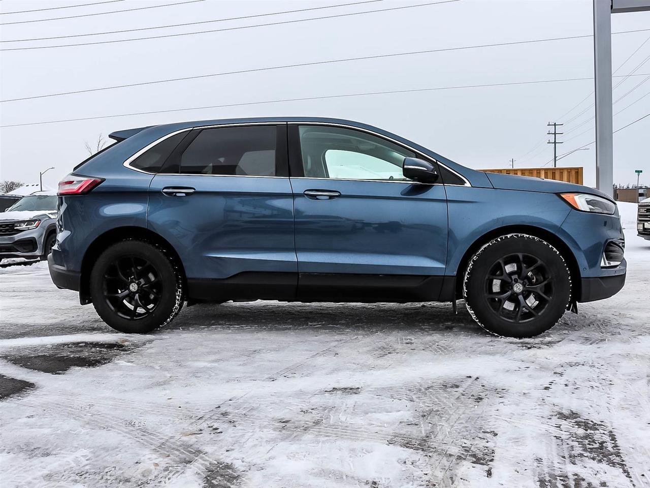 2019 Ford Edge Titanium Photo2