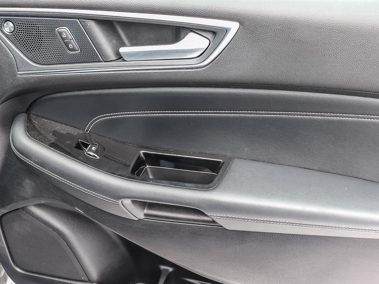2019 Ford Edge Titanium Photo