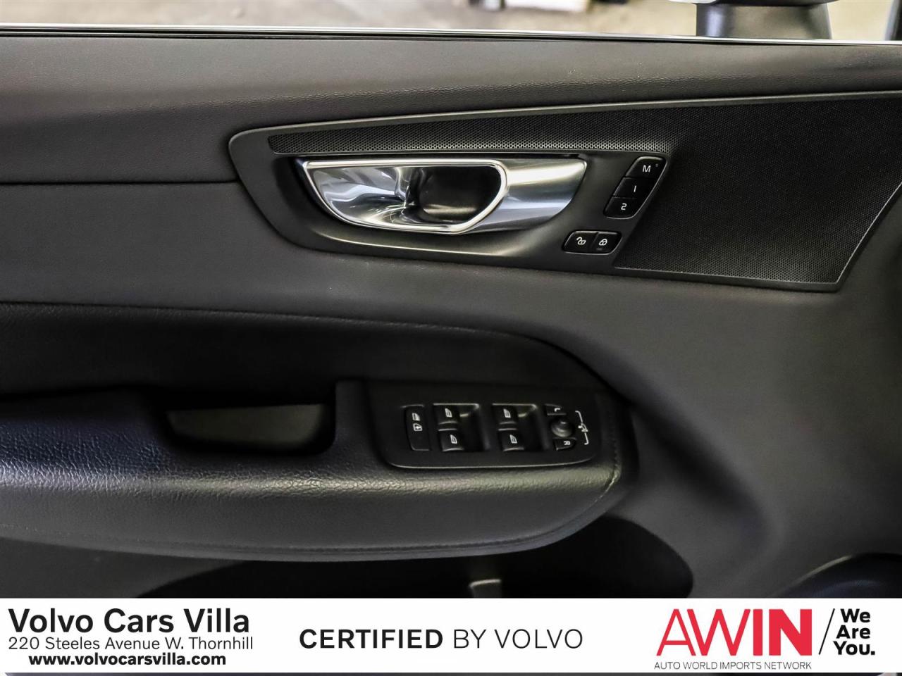 2021 Volvo XC60 T8 eAWD Inscription Expression Photo4