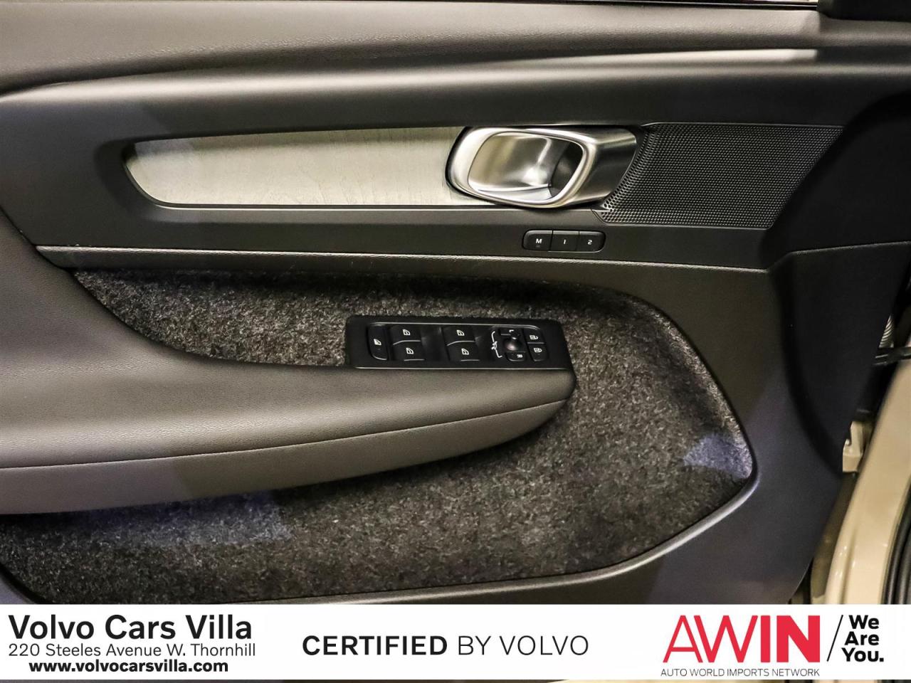 2025 Volvo XC40 B5 AWD Plus Dark Theme Photo