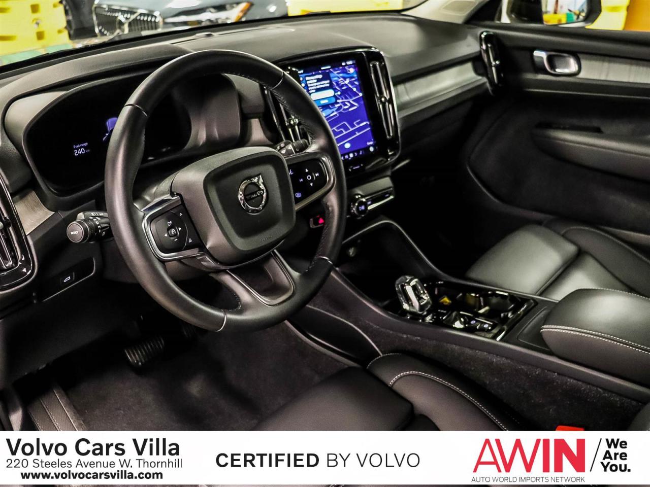 2025 Volvo XC40 B5 AWD Plus Dark Theme Photo