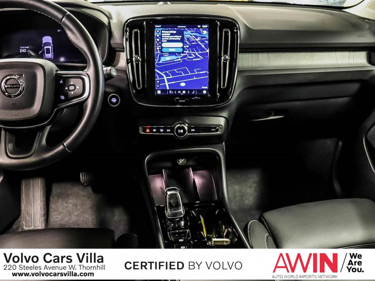 2025 Volvo XC40 B5 AWD Plus Dark Theme Photo