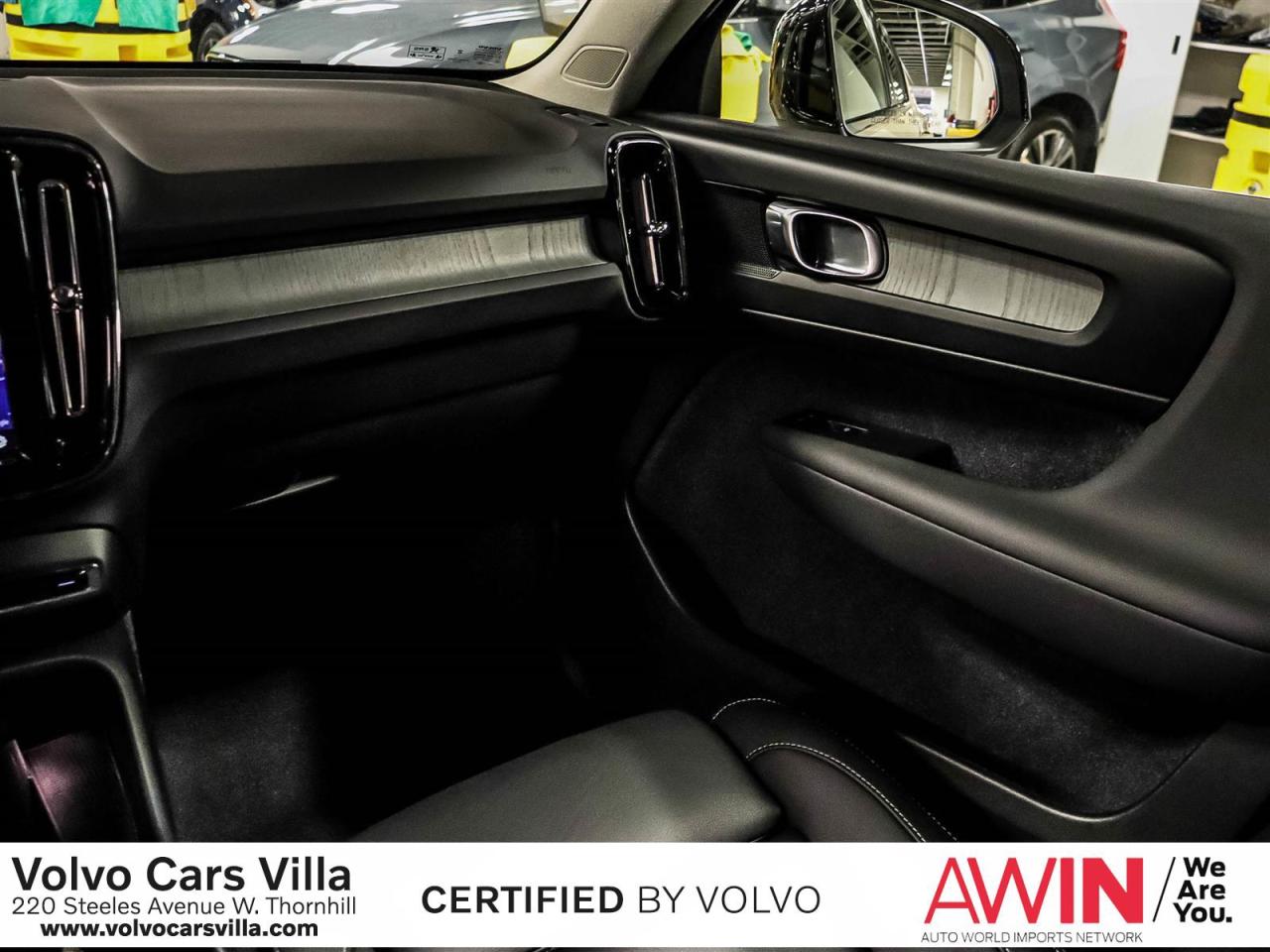 2025 Volvo XC40 B5 AWD Plus Dark Theme Photo