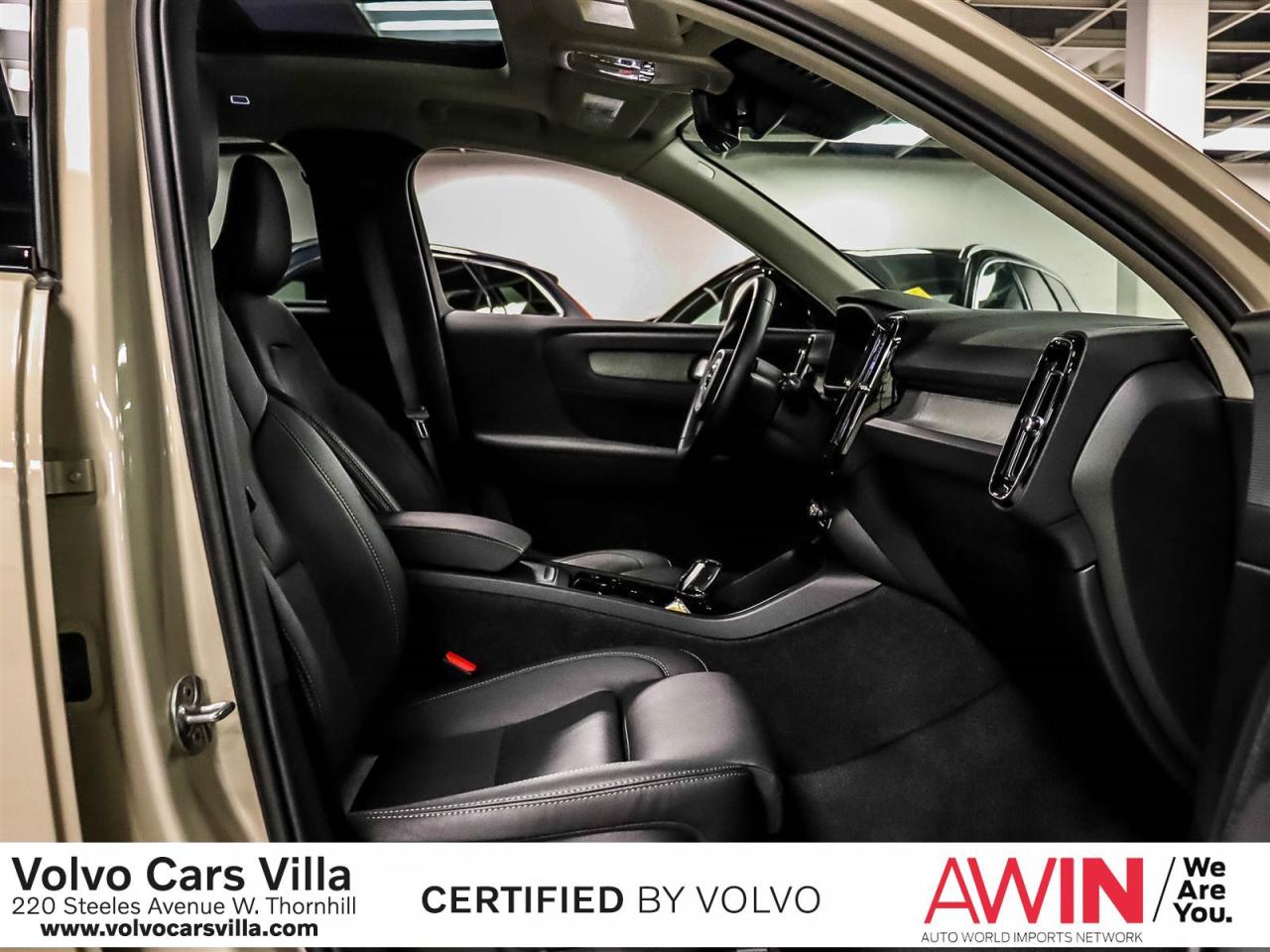 2025 Volvo XC40 B5 AWD Plus Dark Theme Photo