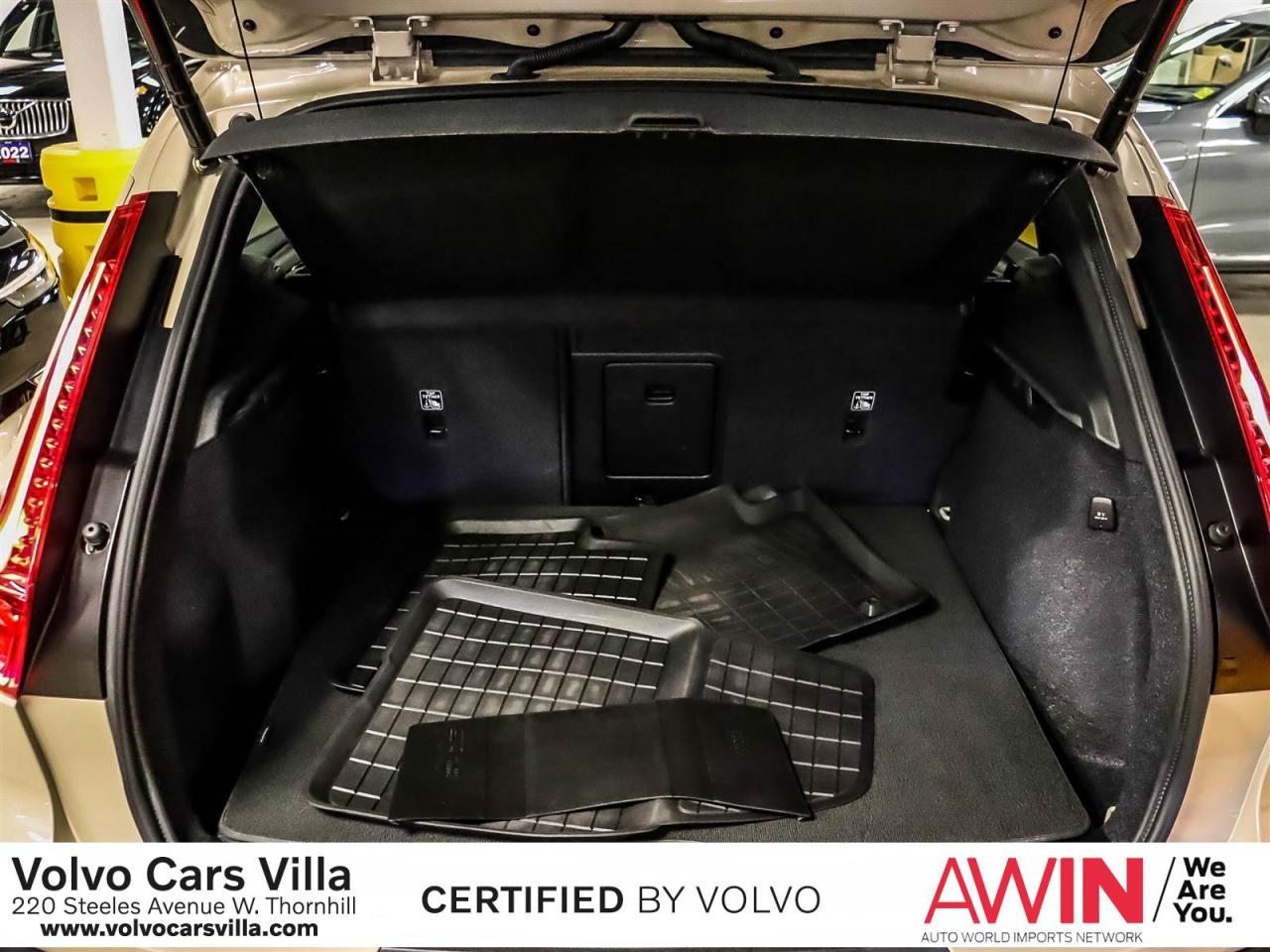 2025 Volvo XC40 B5 AWD Plus Dark Theme Photo