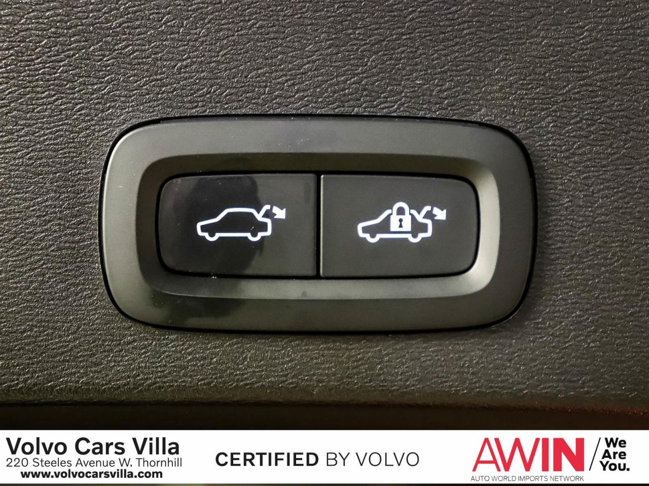 2025 Volvo XC40 B5 AWD Plus Dark Theme Photo