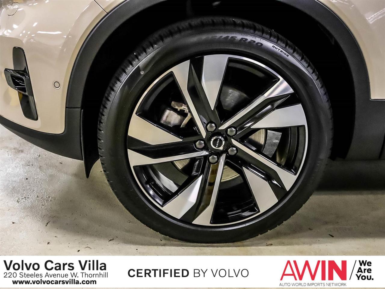 2025 Volvo XC40 B5 AWD Plus Dark Theme Photo