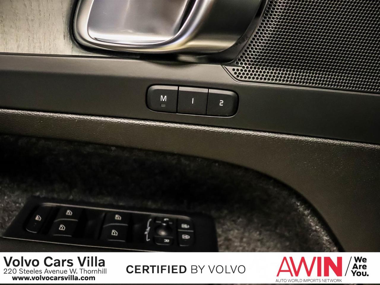 2025 Volvo XC40 B5 AWD Plus Dark Theme Photo