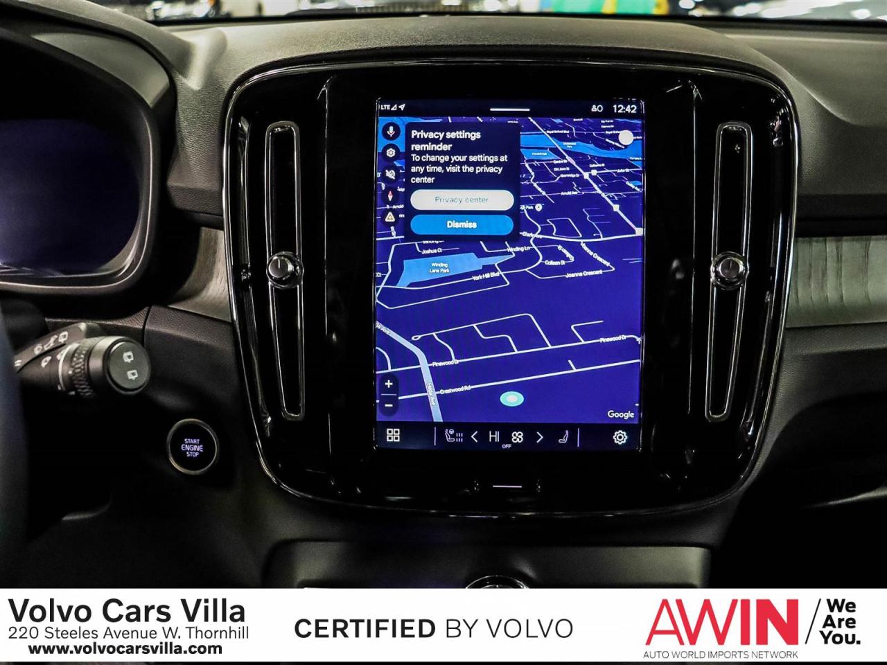 2025 Volvo XC40 B5 AWD Plus Dark Theme Photo