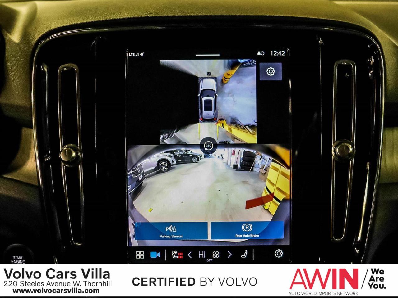 2025 Volvo XC40 B5 AWD Plus Dark Theme Photo