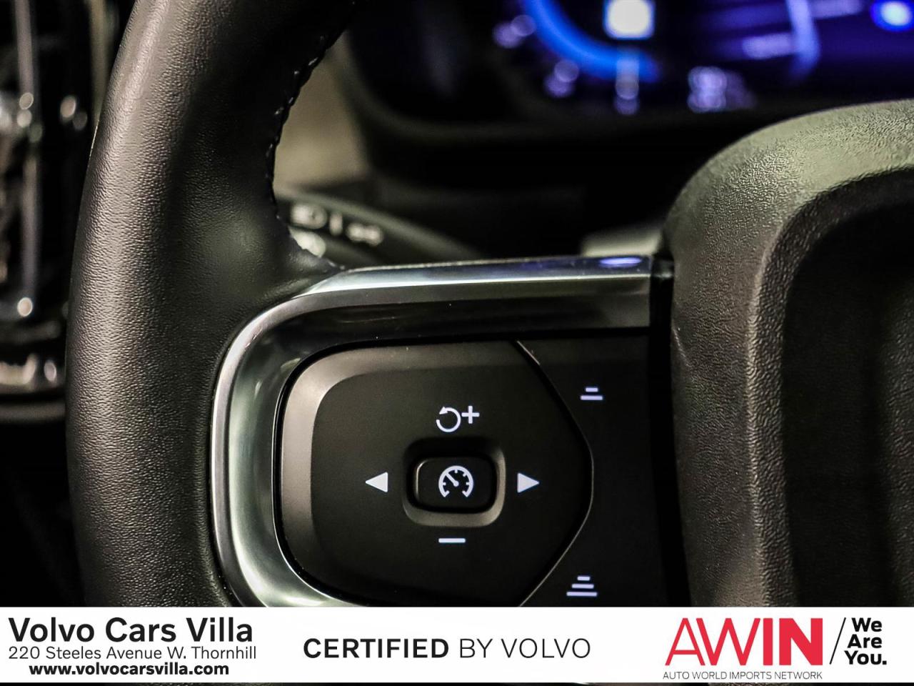 2025 Volvo XC40 B5 AWD Plus Dark Theme Photo